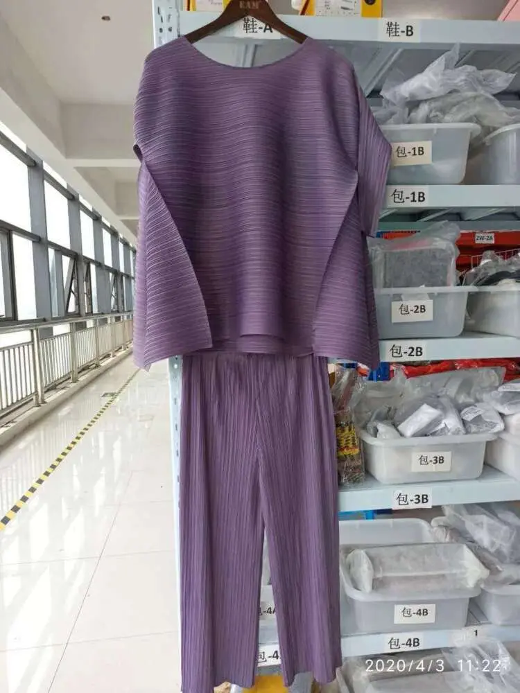 LANMREM Pleated Two Pieces Pants Set For Women Elegant Vintage Round Neck Loose Tops + Calf-Length Wide Leg Pants 2025New OA979