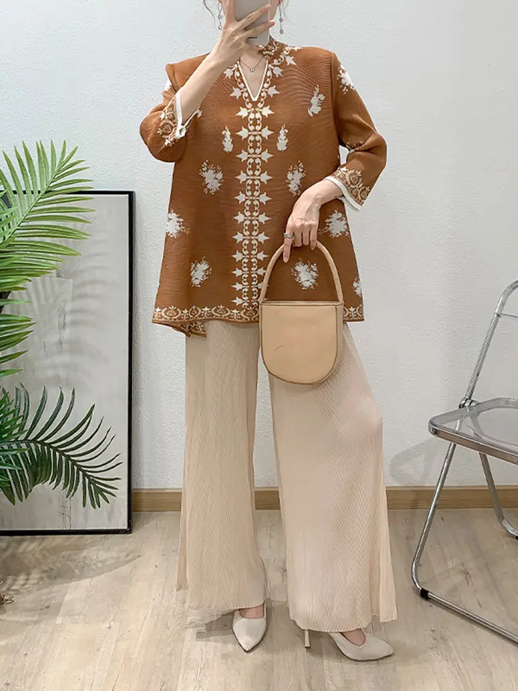 LANMREM Khaki Pleated Set High End Design Versatile Loose Print V Collar Top And Wide Leg Patns Two Piece Set  2025 Summer New