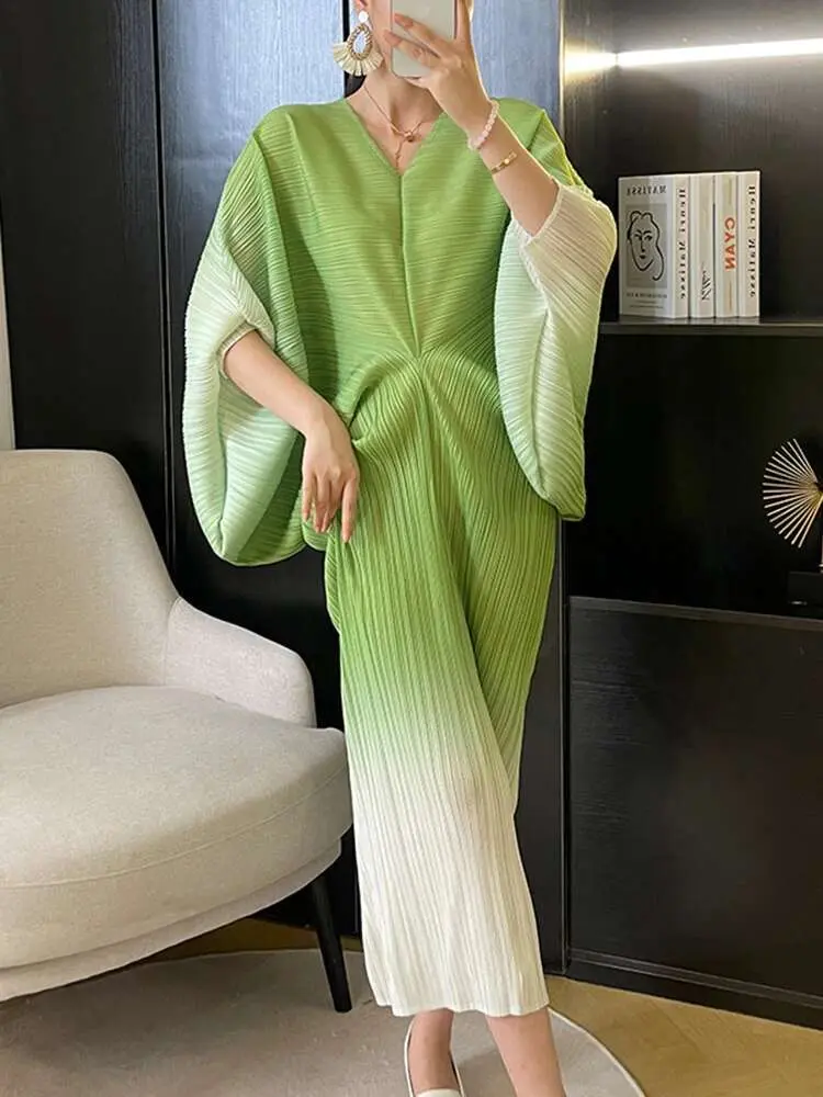 LANMREM Women's Gradient Pleated Dress V-neck Bat-sleeve Elegant Long Dresses Fashion Causal 2025 Summer New Clothing 2DE171