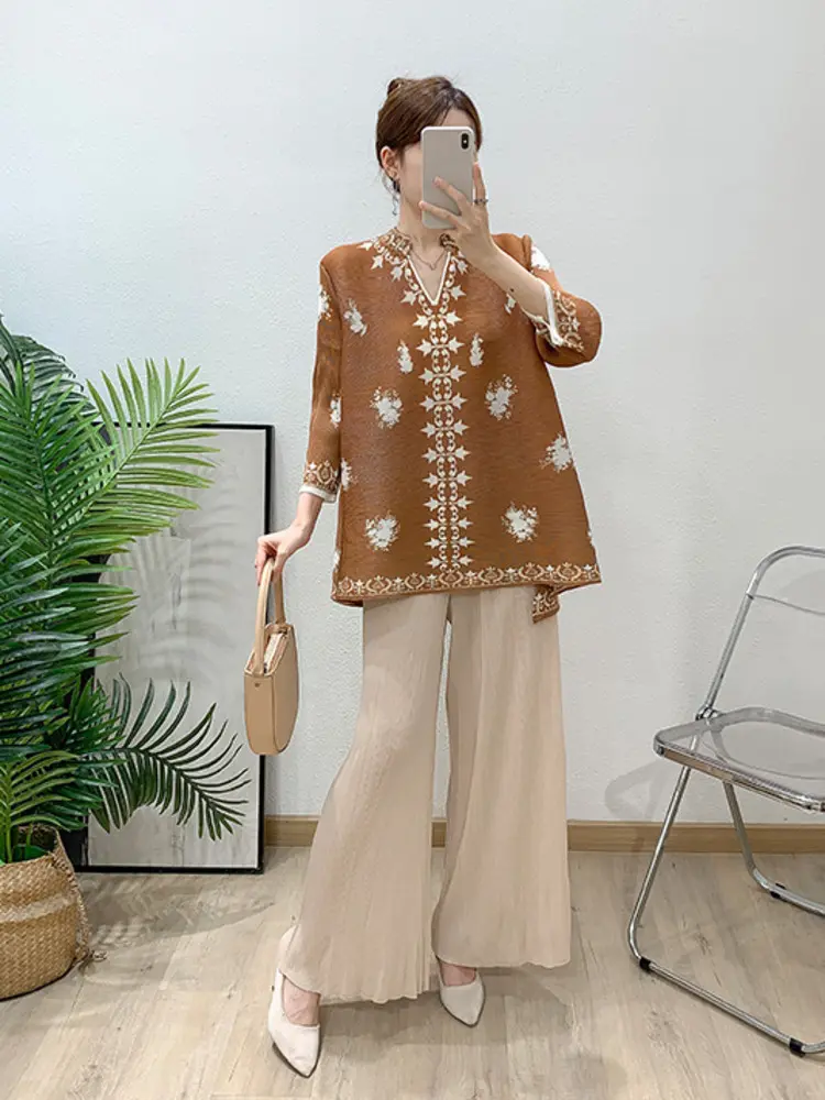 LANMREM Khaki Pleated Set High End Design Versatile Loose Print V Collar Top And Wide Leg Patns Two Piece Set  2025 Summer New