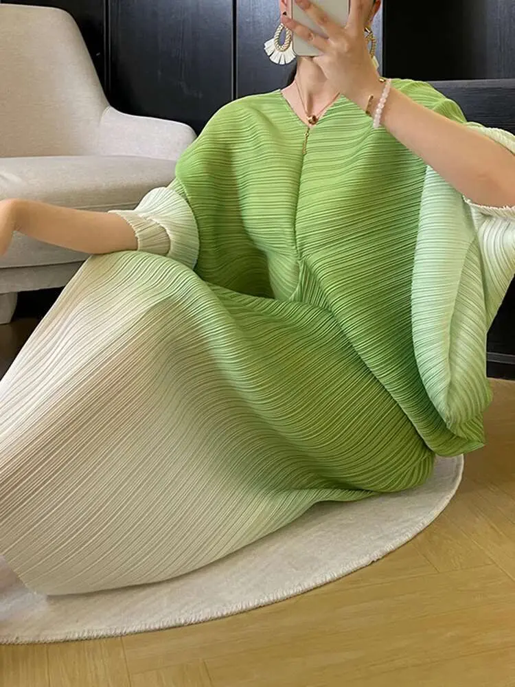 LANMREM Women's Gradient Pleated Dress V-neck Bat-sleeve Elegant Long Dresses Fashion Causal 2025 Summer New Clothing 2DE171