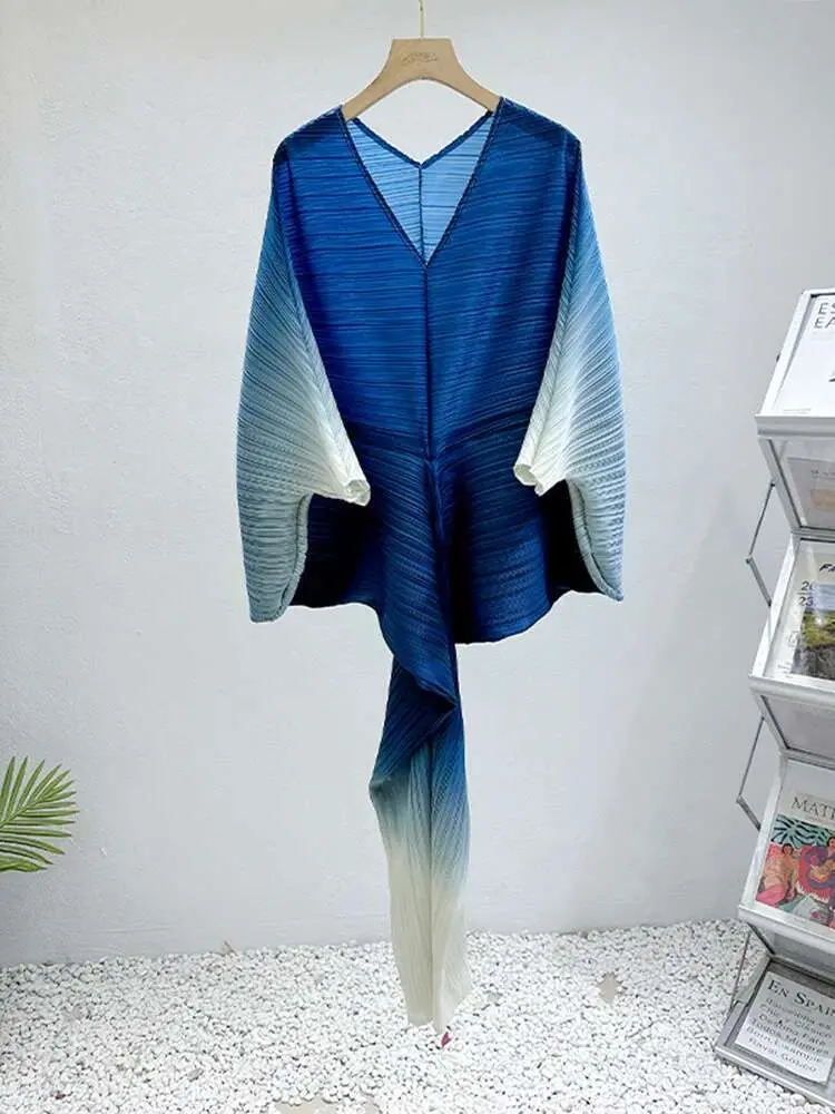 LANMREM Women's Gradient Pleated Dress V-neck Bat-sleeve Elegant Long Dresses Fashion Causal 2025 Summer New Clothing 2DE171