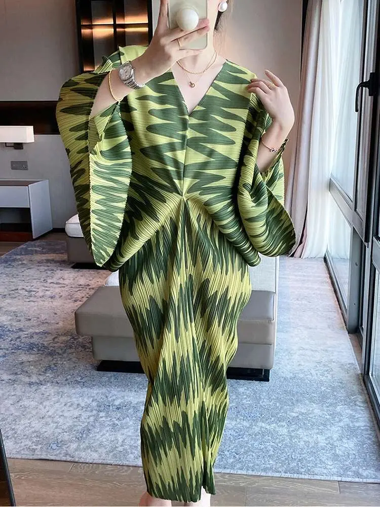 LANMREM Zebra Print Dress With Bat Sleeves V Neck Color Block Loose Pleated Dresses Female Party Clothing 2024 New 2DB1112