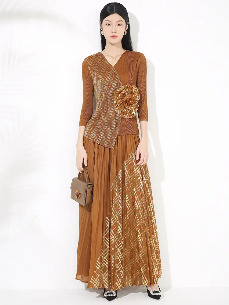 LANMREM Niche Gold Foil Printing Black Pleated Women's Two Pieces Set V Collar Colorblock Top And Elastic Waist Skirt 2DB3322