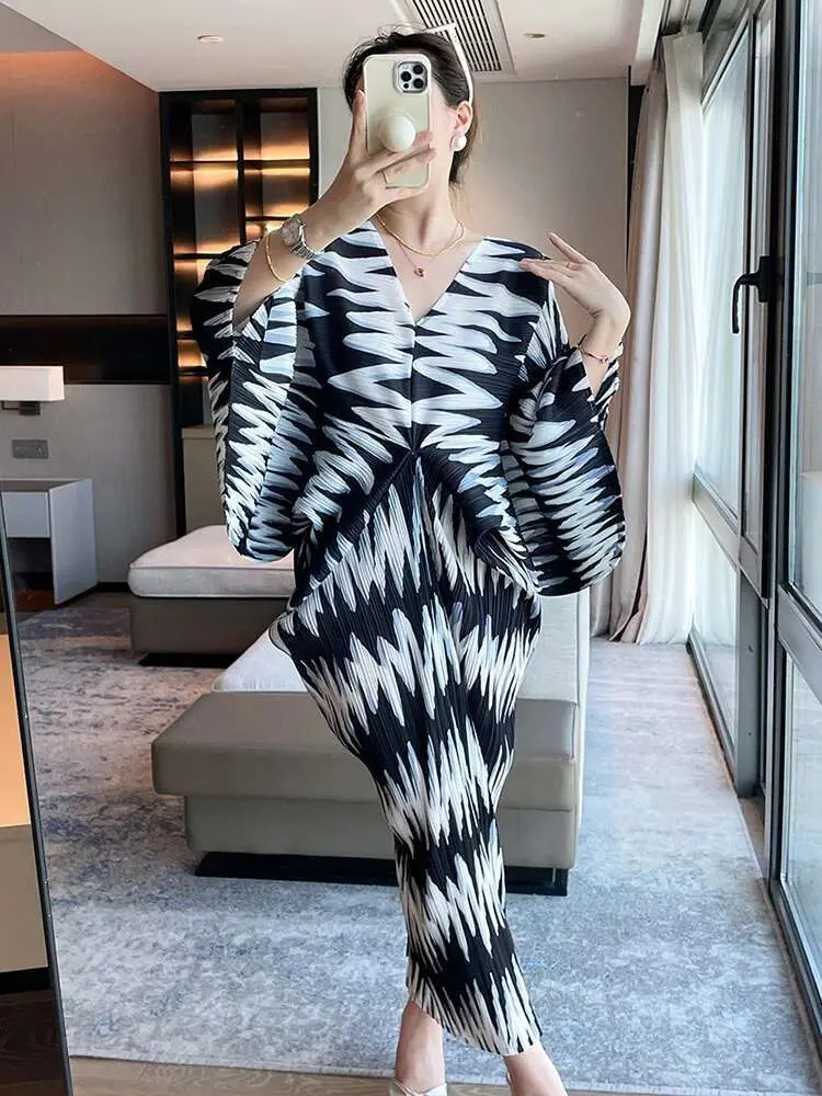 LANMREM Zebra Print Dress With Bat Sleeves V Neck Color Block Loose Pleated Dresses Female Party Clothing 2024 New 2DB1112
