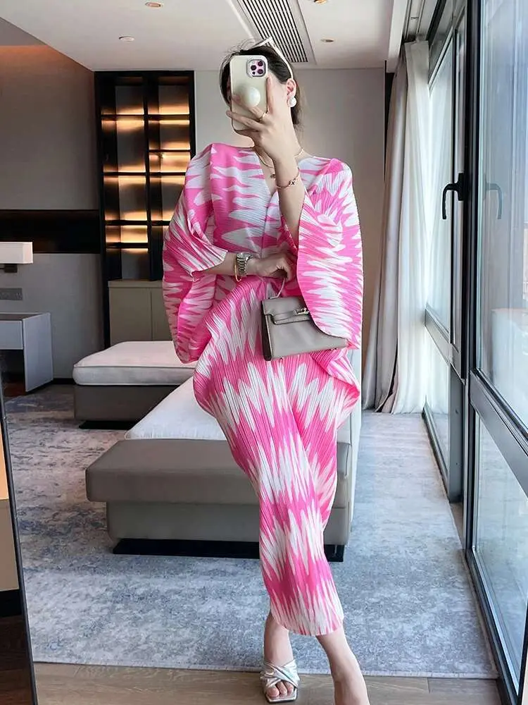 LANMREM Zebra Print Dress With Bat Sleeves V Neck Color Block Loose Pleated Dresses Female Party Clothing 2024 New 2DB1112