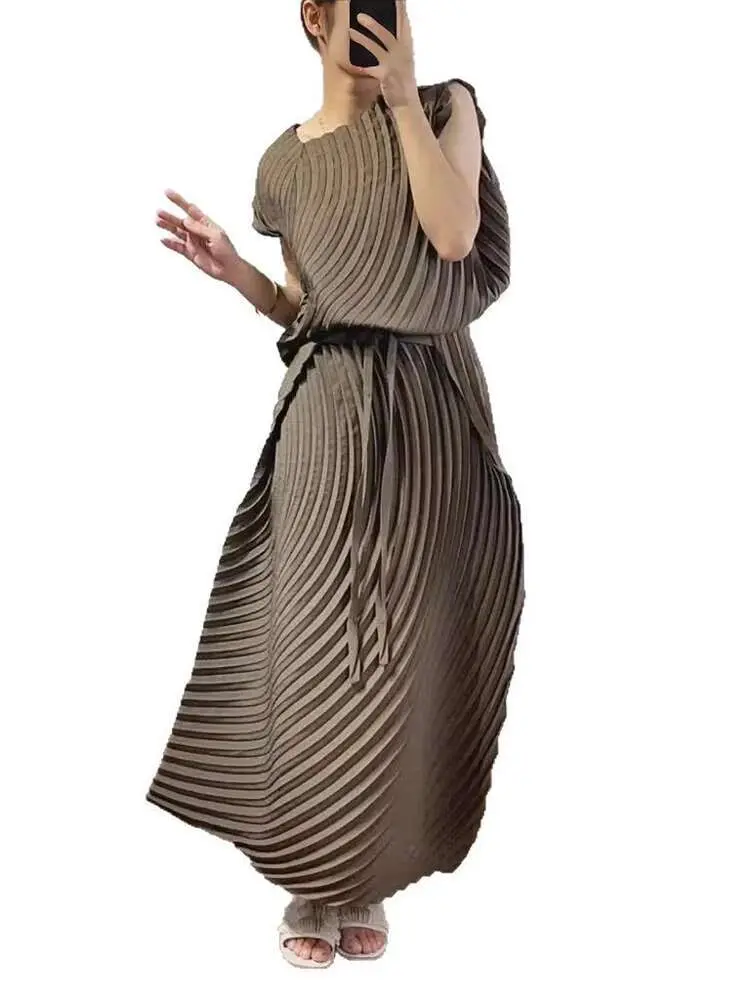 LANMREM Irregular Fashion Women's Pleated Sets O-Neck Sleeveless Fold Top Lace-up Design Skirt Two-piece Set 2025 Summer 2DE328