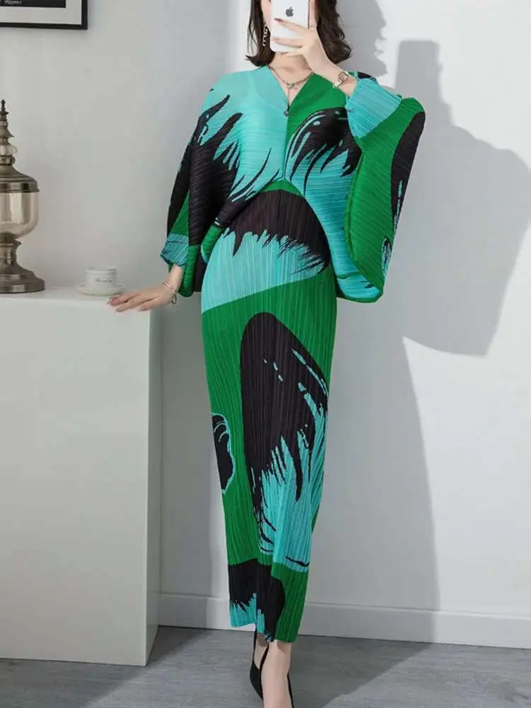 LANMREM Pleated Zebra Printed Dress 2025 Summer Spring New Women Elegant Style Thin Bat Sleeve V Neck Loose Long Dresses 2R2232