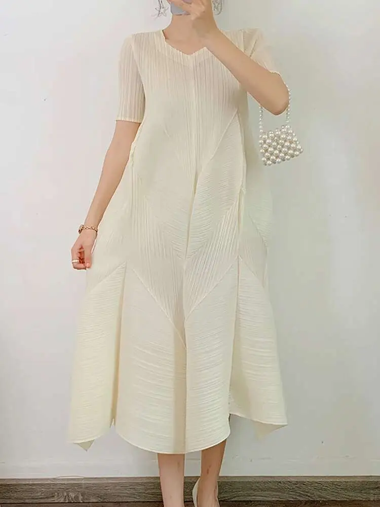 LANMREM Solid Pleated Dress For Women V-neck Short Sleeves A-line Ruffles Dresses Elegant Female Clothing 2024 Summer New 2YA656