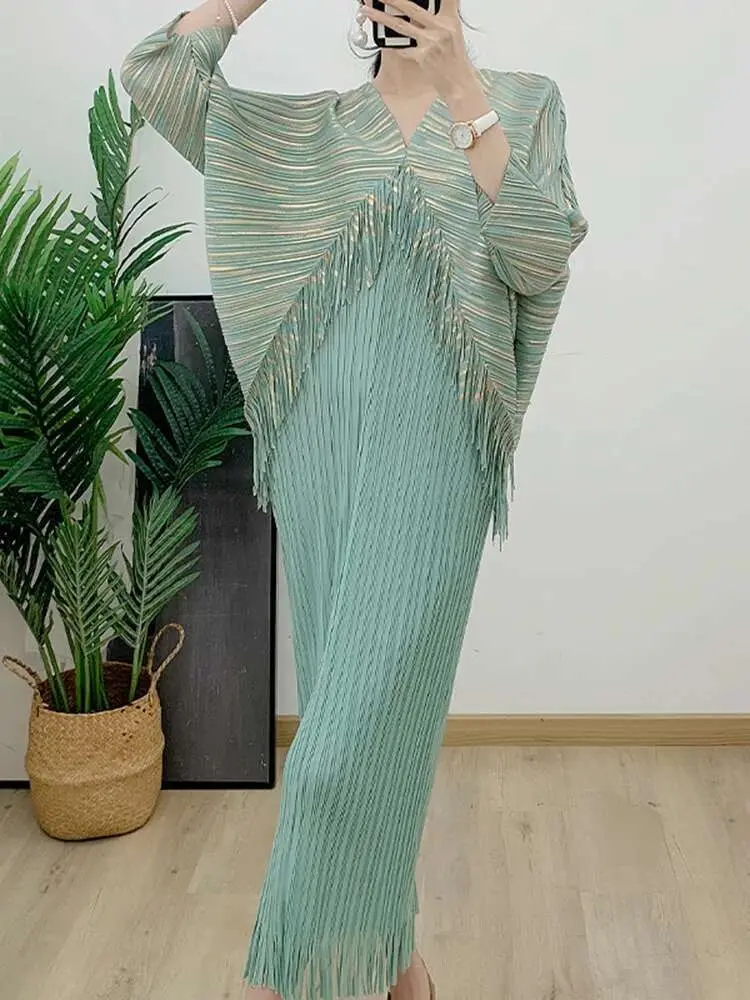 LANMREM Sequins Tassel Design Pleated Dress Women V Neck Batwing Sleeves Dresses Elegant Party 2025 Spring New Clothing 2DA4164