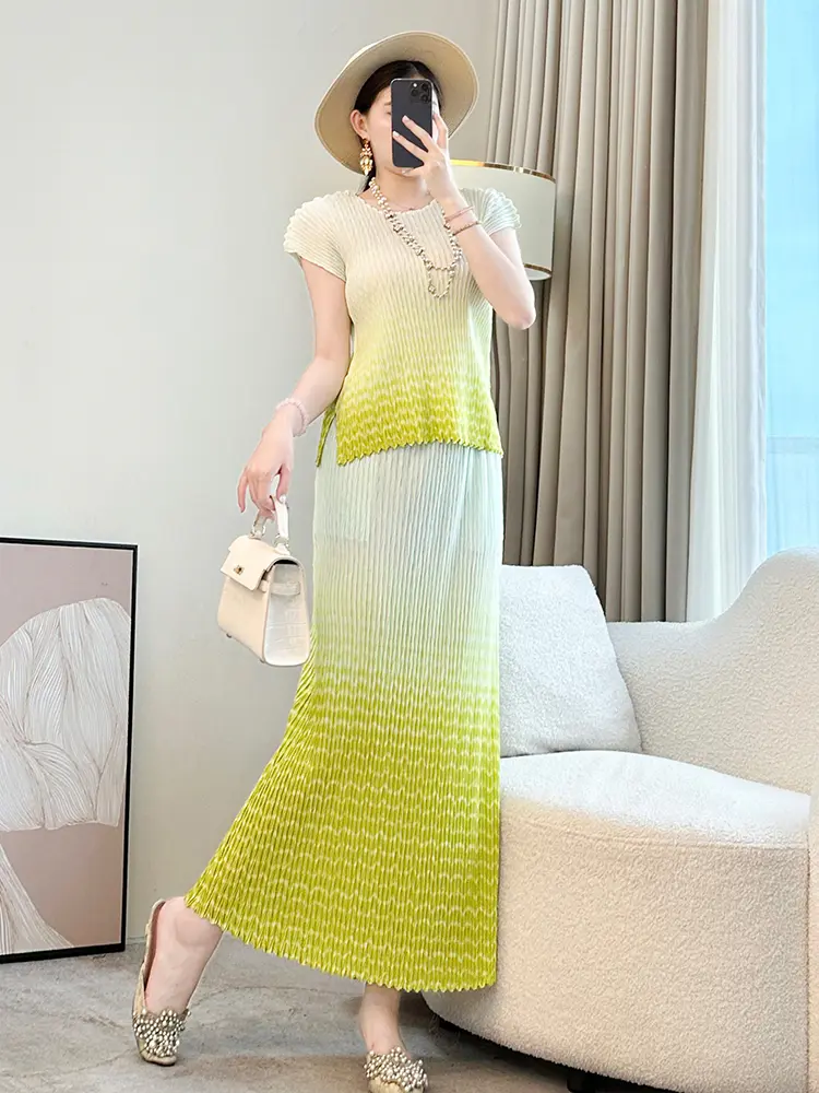 LANMREM Colorblock Gradient Design Women's Pleated Two Pieces Set 2025 New Loose Side Vent Short Sleeve Top And Skirt 2DB3156