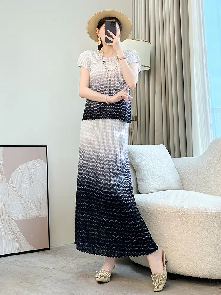 LANMREM Colorblock Gradient Design Women's Pleated Two Pieces Set 2025 New Loose Side Vent Short Sleeve Top And Skirt 2DB3156