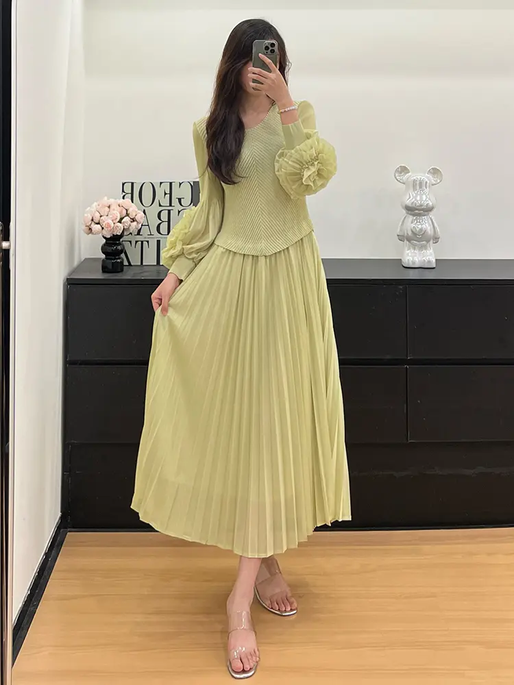 LANMREM Niche Chic Women's Pleated Two Pieces Set Flower Splicing Lantern Sleeves Design Top And Elastic Skirt 2025 New 2DB3568