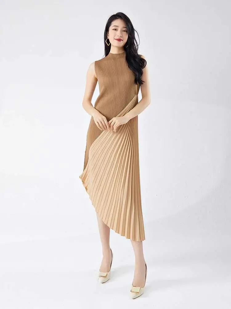 LANMREM Pleated Elegant Formal Dress For Women Turtleneck Sleeveless Contrast Color Irregular Dresses 2025 Summer New 2Z1848