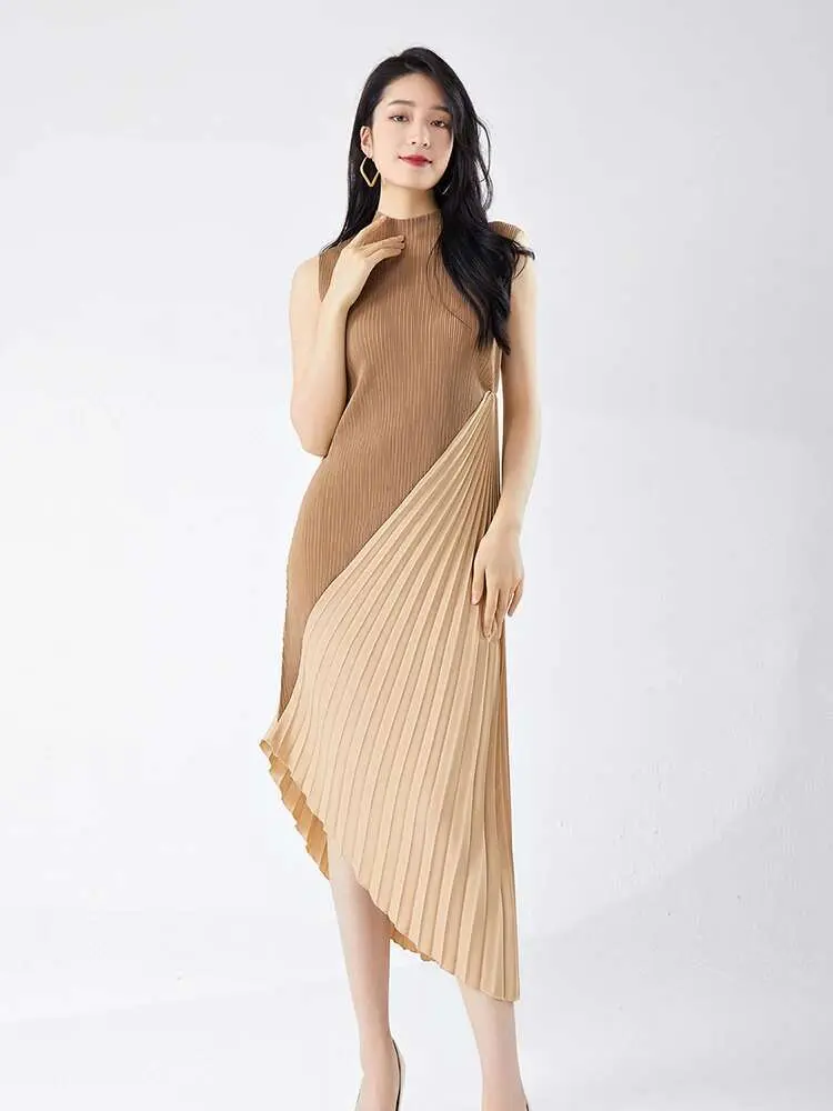 LANMREM Pleated Elegant Formal Dress For Women Turtleneck Sleeveless Contrast Color Irregular Dresses 2025 Summer New 2Z1848