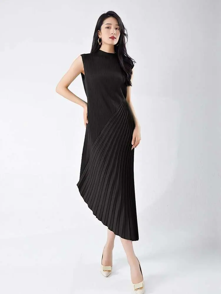 LANMREM Pleated Elegant Formal Dress For Women Turtleneck Sleeveless Contrast Color Irregular Dresses 2025 Summer New 2Z1848