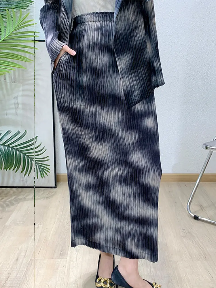 LANMREM Pleaset Tie Dye Printting Trendy Black Women's Pleated Two Pieces Set Lapel Jackets And Elastic Waist Skirt Sets 2DB3280