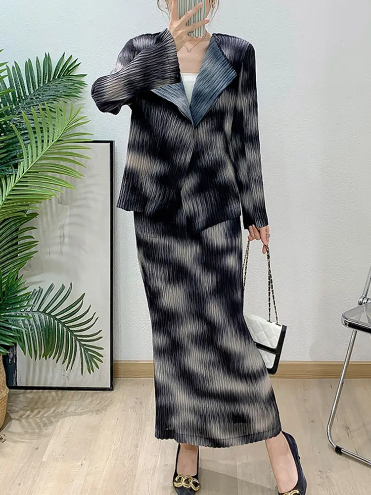 LANMREM Pleaset Tie Dye Printting Trendy Black Women's Pleated Two Pieces Set Lapel Jackets And Elastic Waist Skirt Sets 2DB3280