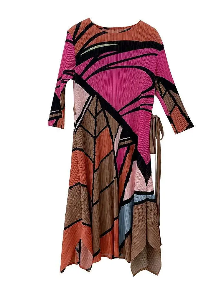 LANMREM Printed Pleated Dress For Women Contrast Color Round Neck Loose Elegant Belt Geometric Dresses 2024 New Spring 2DA1019