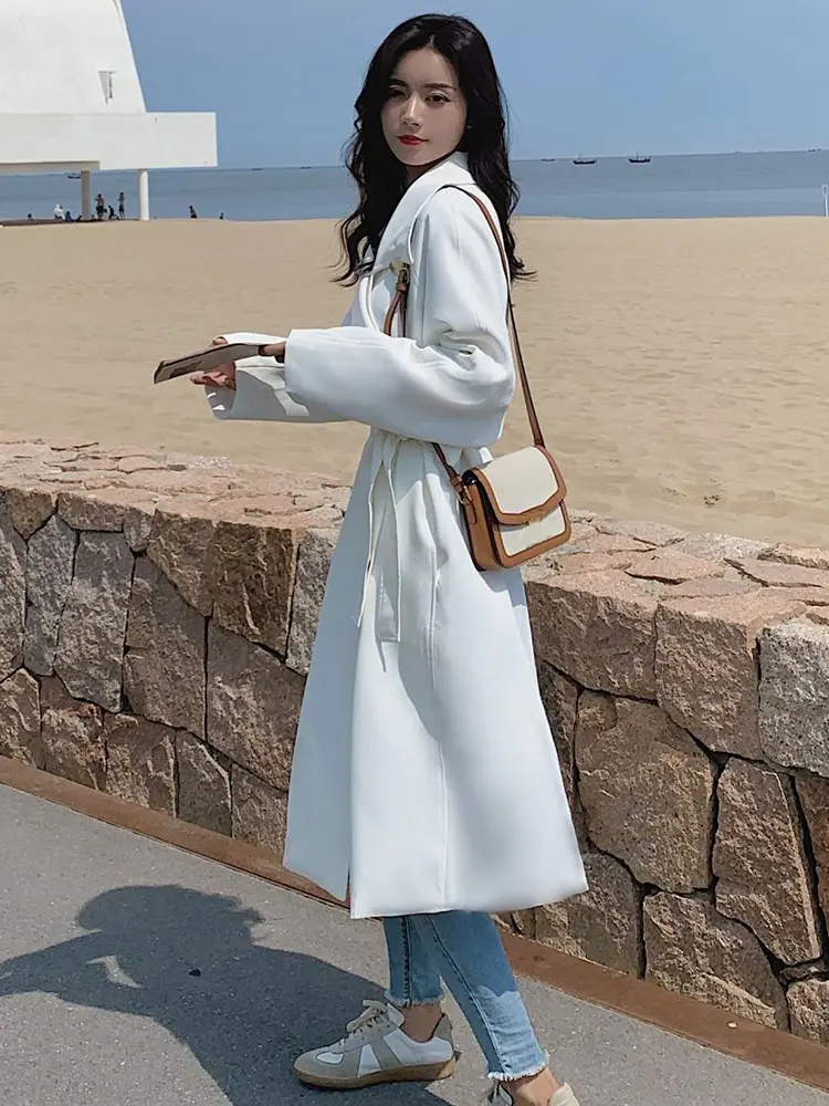 LANMREM Versatile White Women's Trench Coat Belt Gathered Waist Mid Length Windbreaker Office Lady 2024 New Clothing 2AA5202