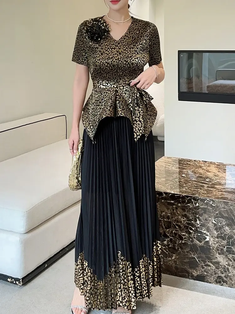 LANMREM Niche Gold Foil Printing Design Pleated Women's High Waist Two Pieces Set 2025 New Short Sleeve Top + Long Skirt 2DB2799