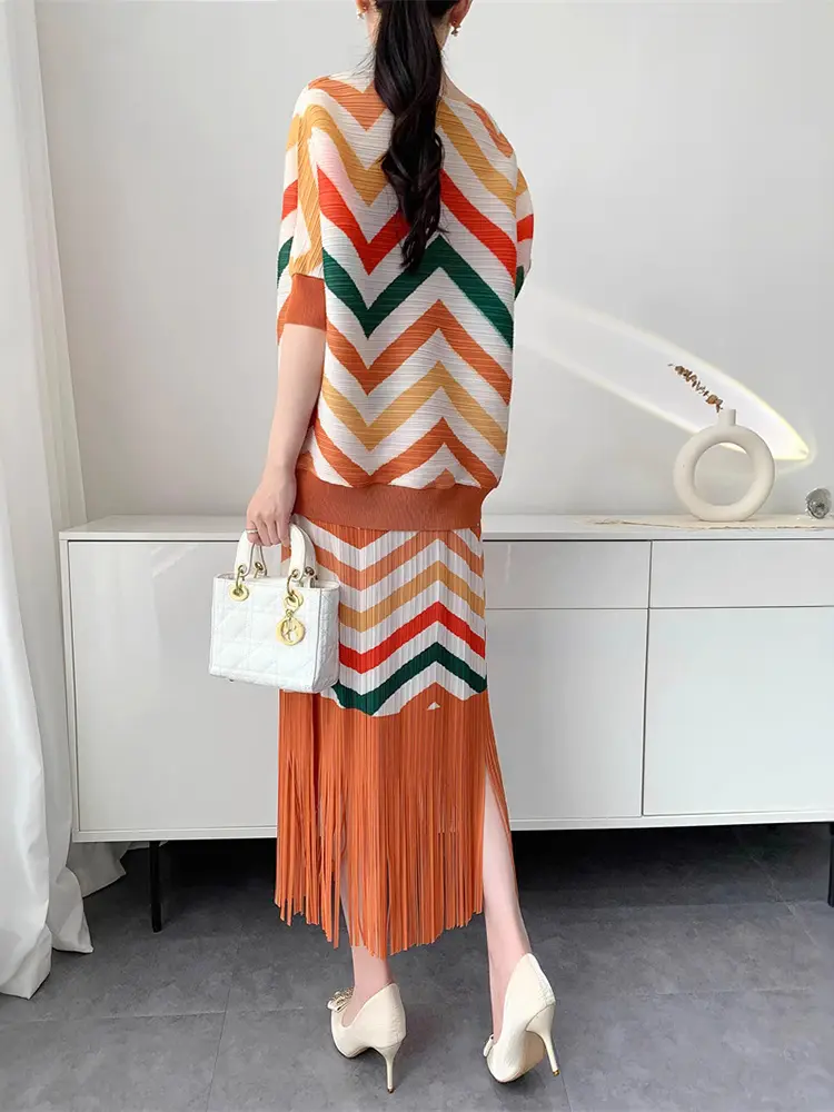 LANMREM Contrasting Wavy Stripes Print Pleated Two Pieces Set Women's 2025 New Loose Causal Batwing Sleeve Top + Tassel Skirt