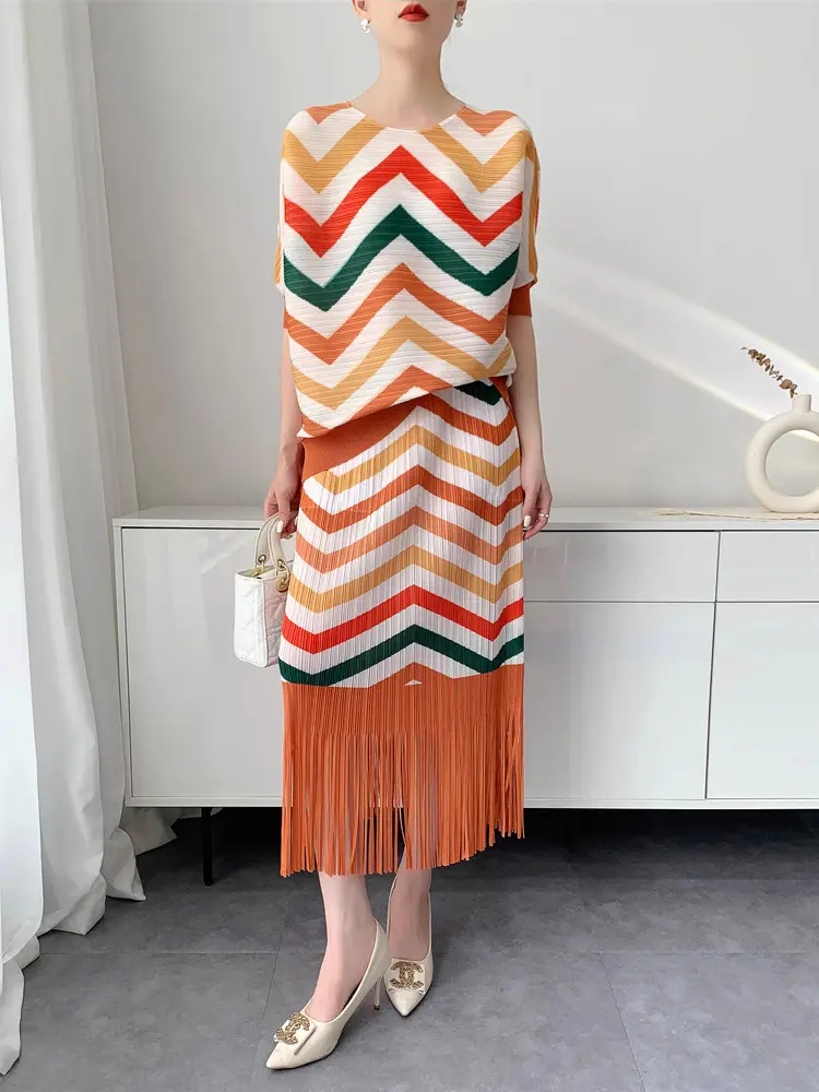 LANMREM Contrasting Wavy Stripes Print Pleated Two Pieces Set Women's 2025 New Loose Causal Batwing Sleeve Top + Tassel Skirt