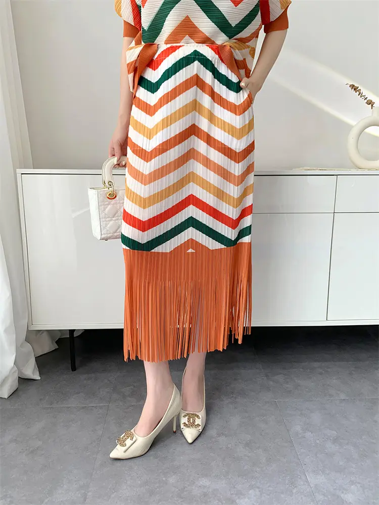 LANMREM Contrasting Wavy Stripes Print Pleated Two Pieces Set Women's 2025 New Loose Causal Batwing Sleeve Top + Tassel Skirt