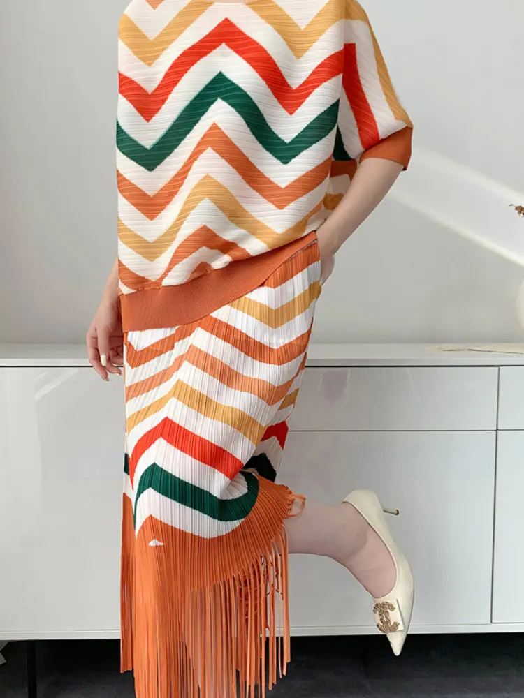 LANMREM Contrasting Wavy Stripes Print Pleated Two Pieces Set Women's 2025 New Loose Causal Batwing Sleeve Top + Tassel Skirt
