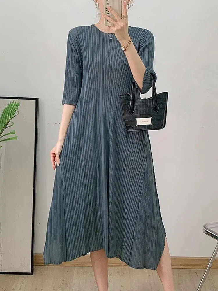 LANMREM Solid Color Women's Pleated Dress Round Neck Short Sleeved Casual Temperament Long Dresses Fashion 2025 Summer 2DE581