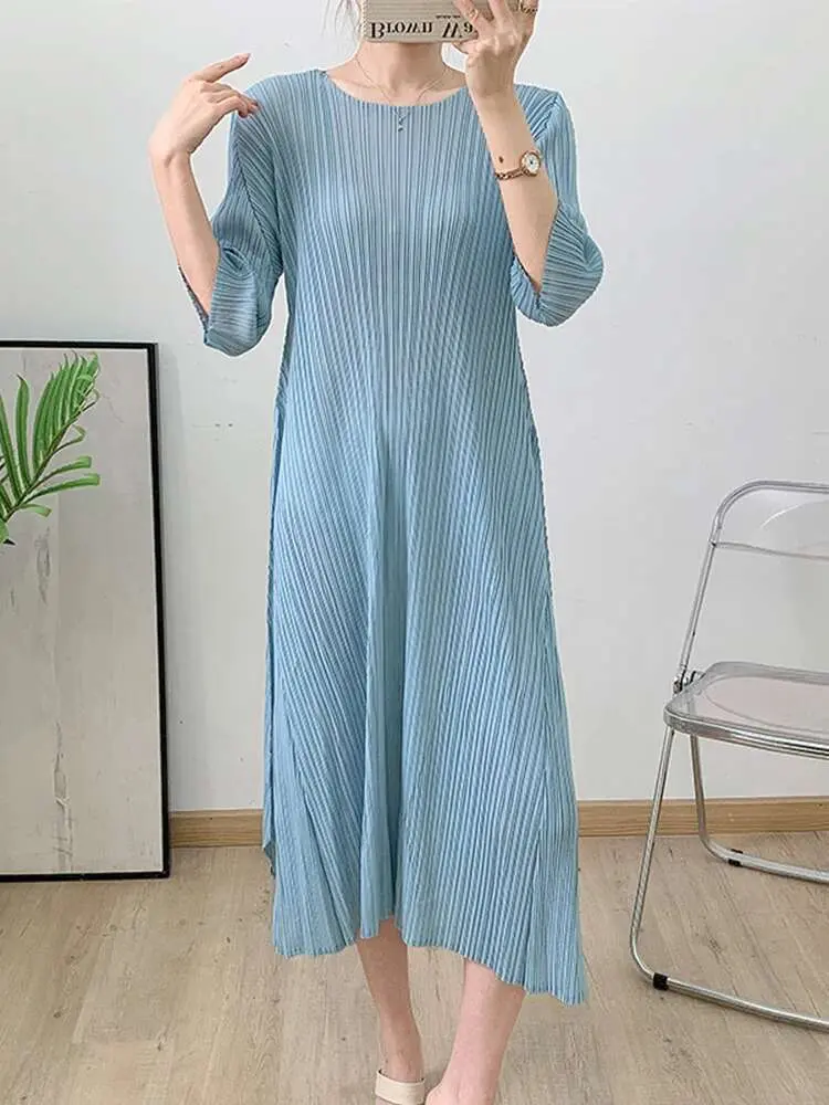 LANMREM Solid Color Women's Pleated Dress Round Neck Short Sleeved Casual Temperament Long Dresses Fashion 2025 Summer 2DE581