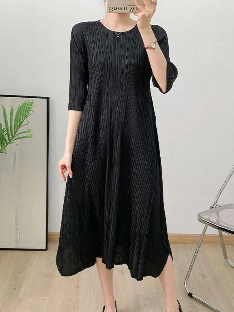 LANMREM Solid Color Women's Pleated Dress Round Neck Short Sleeved Casual Temperament Long Dresses Fashion 2025 Summer 2DE581
