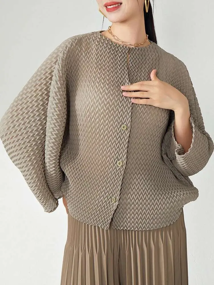 LANMREM Fashion Pleated Women's Shirt Round Neck Long Sleeves Loose Solid Color Tops Casual 2024 Spring New Clothing 2AA4482