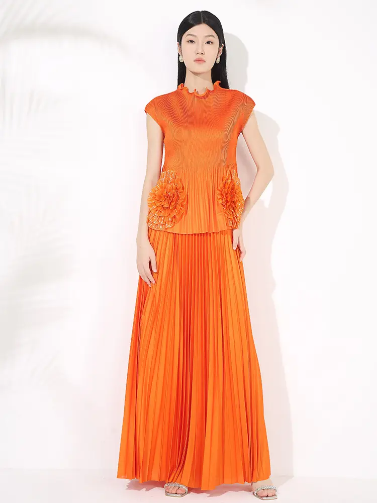 LANMREM Pleated Chic Women's Two Pieces Set 2025 New Flower Decoration Sleelvess Top + Leastic High Waist Wide Leg Pants 2DB3321