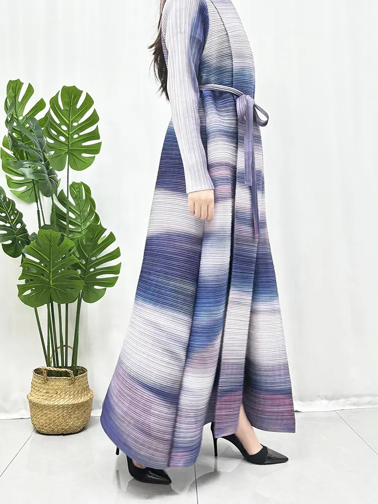 LANMREM Pleated Robe For Women High End Fashion Versatile Lightweight Windbreaker Coat Cloak Gradient Cardigan Long Coat 2DB3505