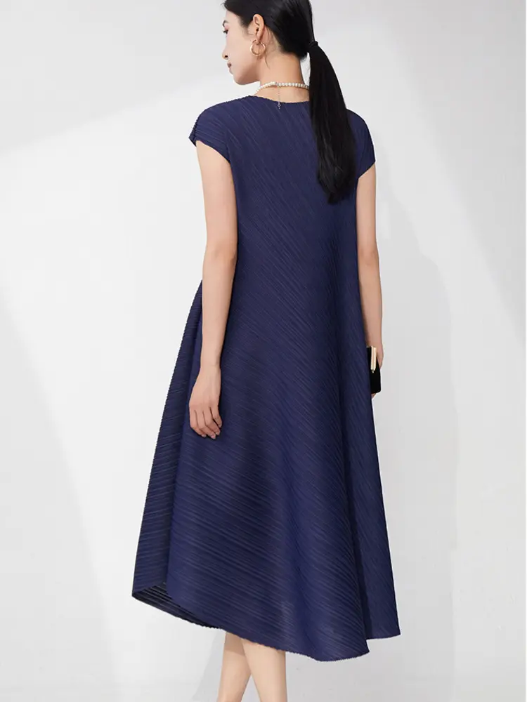LANMREM Summer Irregular Women's Pleated Dresses Loose Elastic Short Sleeve Round Collar Navy Blue Dress 2025 New Chic 2DB3519