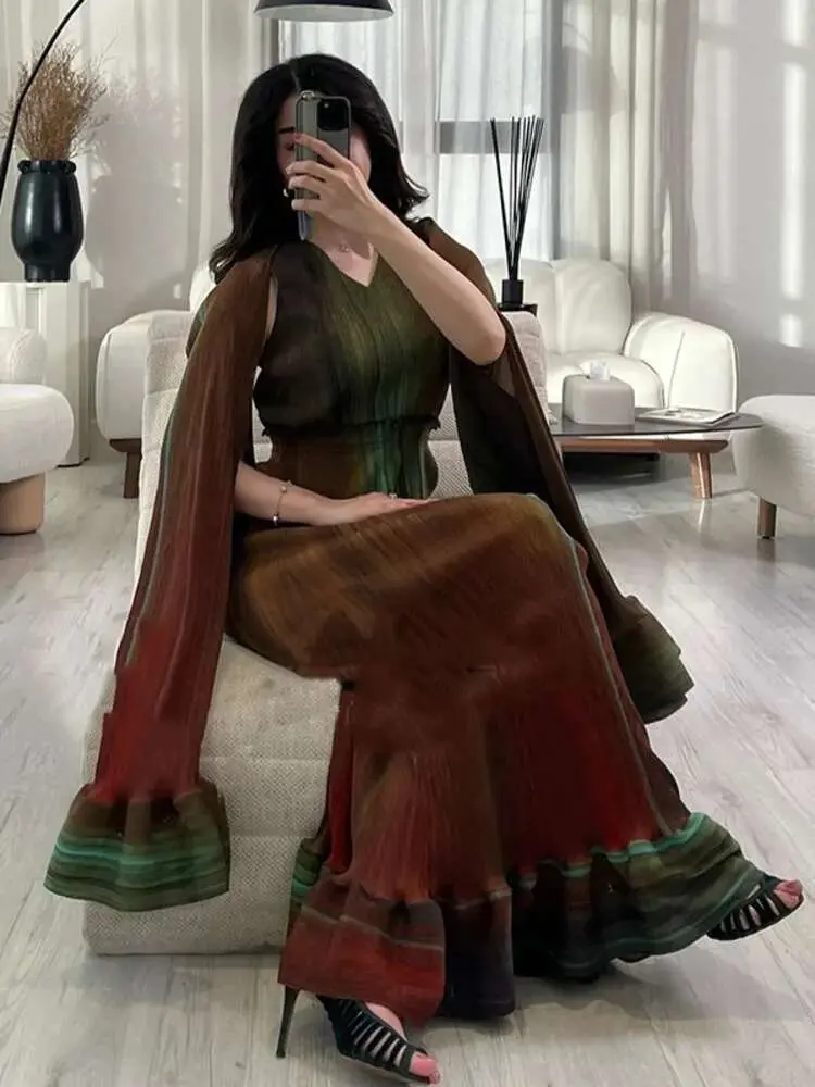 LANMREM Gradient Women's Pleated Dress Fashion V-neck Pleated Dresses Long Sleeve Cape Elegant Two Piece Set 2025 Summer 2DE201
