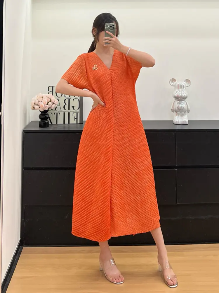 LANMREM Temperament Short Sleeve Pleated Women's Dress 2025 New Summer V Collar Short Sleeve Elastic Loose Chic Dresses 2DB3573