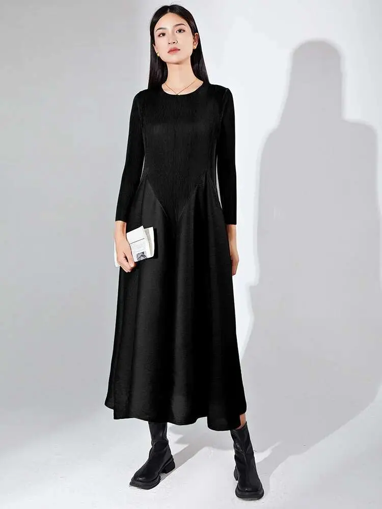 LANMREM Pleated Dress For Women Round Neck Long Sleeves Solid Color Fold Elegant Dresses Female Clothing 2024 Spring New 2DA2102