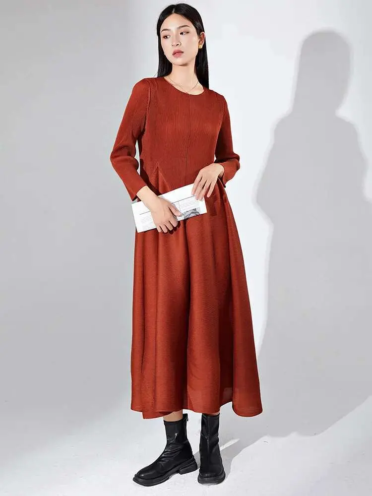 LANMREM Pleated Dress For Women Round Neck Long Sleeves Solid Color Fold Elegant Dresses Female Clothing 2024 Spring New 2DA2102