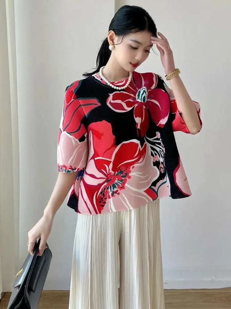 LANMREM Flower Print Pleated Blouse For Women Round Neck Half Sleeve Loose Short Top Female Chic Clothes 2025 New 2DB2275