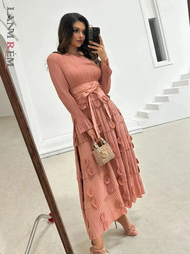 LANMREM 2025 New Multi Layer Splic Pleated Dress Women O-neck Elstic Bandage Design Patch Flower Long Dresses With Belt 2DB2465