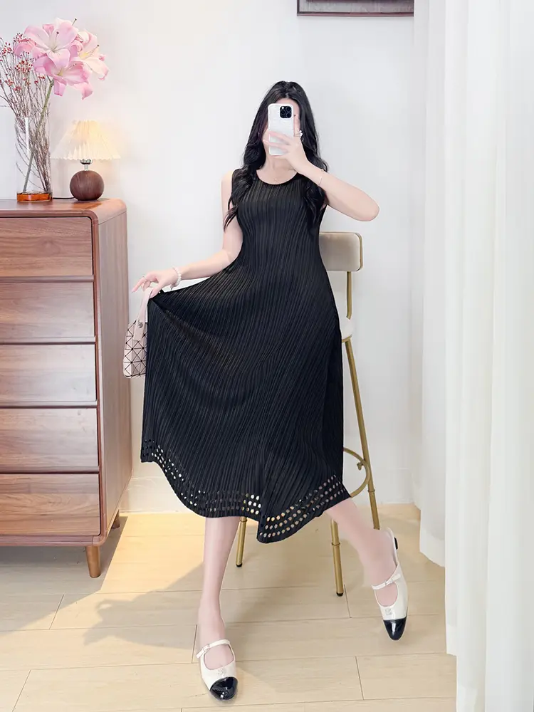 LANMREM Yellow Fold 2025 New Temperament Sleeveless Pleated Women's Dress Hollow Out Spliced Hem O-neck Elastic Dresses 2DB3383