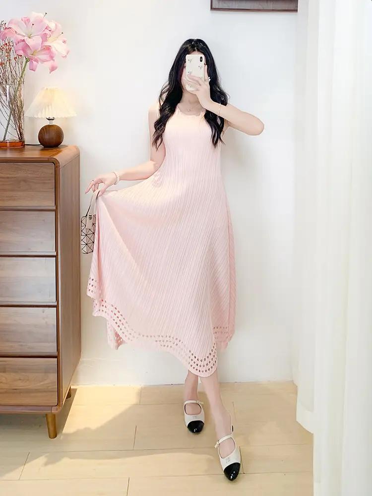 LANMREM Yellow Fold 2025 New Temperament Sleeveless Pleated Women's Dress Hollow Out Spliced Hem O-neck Elastic Dresses 2DB3383