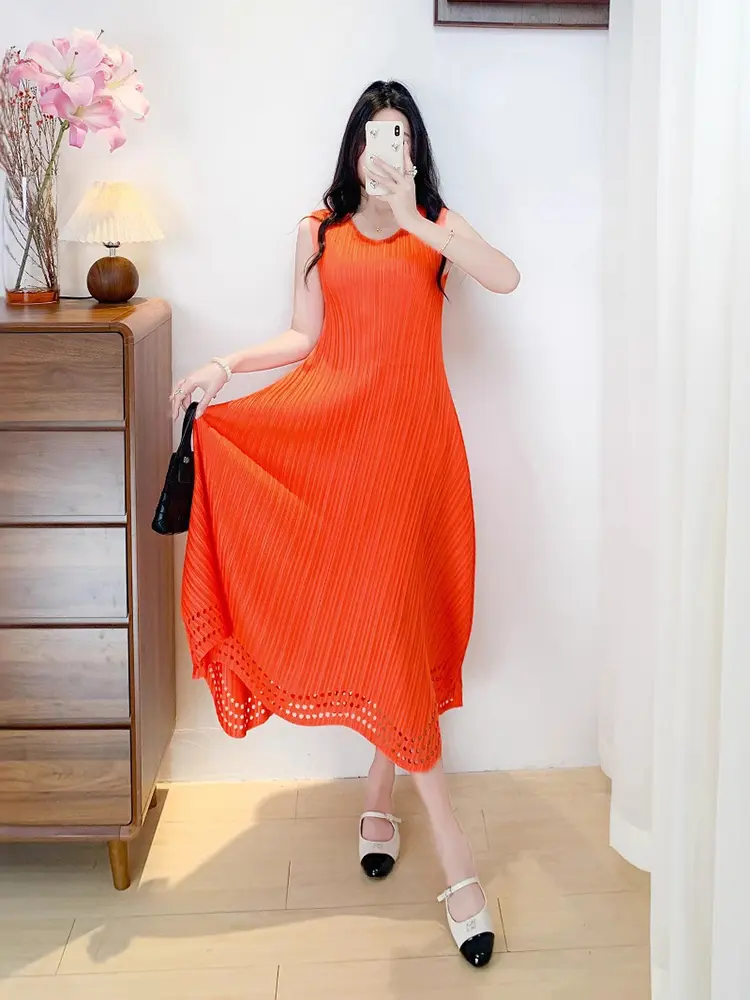 LANMREM Yellow Fold 2025 New Temperament Sleeveless Pleated Women's Dress Hollow Out Spliced Hem O-neck Elastic Dresses 2DB3383