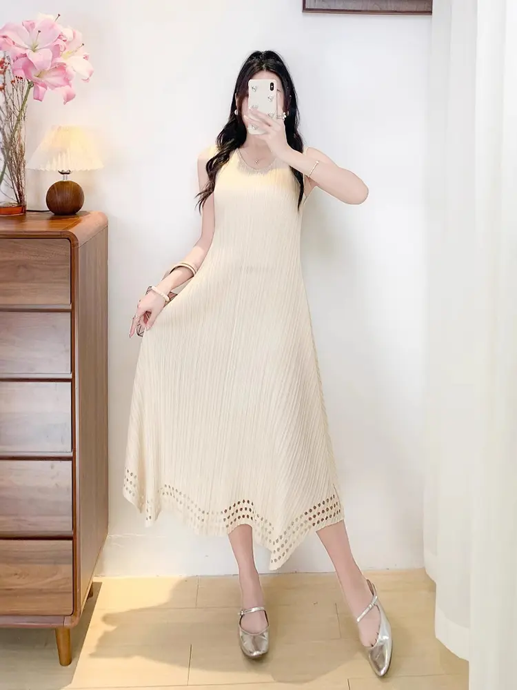 LANMREM Yellow Fold 2025 New Temperament Sleeveless Pleated Women's Dress Hollow Out Spliced Hem O-neck Elastic Dresses 2DB3383