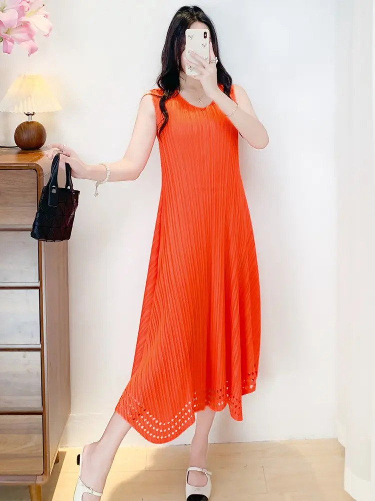 LANMREM Yellow Fold 2025 New Temperament Sleeveless Pleated Women's Dress Hollow Out Spliced Hem O-neck Elastic Dresses 2DB3383