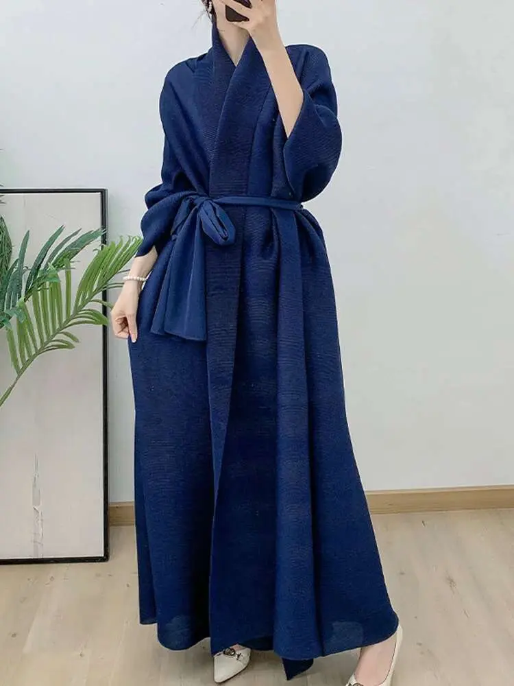 LANMREM Long Pleated Trench Women Bat Sleeves Lace-up Gathered Waist Solid Color Windbreaker 2025 Summer New Clothing 2Z1663