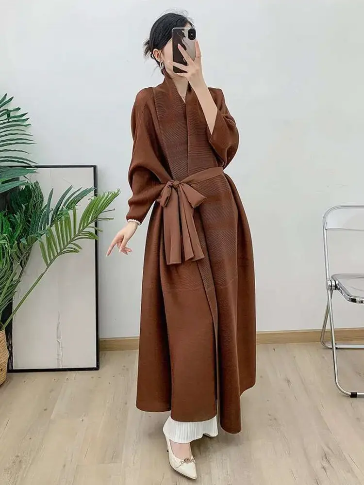 LANMREM Long Pleated Trench Women Bat Sleeves Lace-up Gathered Waist Solid Color Windbreaker 2025 Summer New Clothing 2Z1663