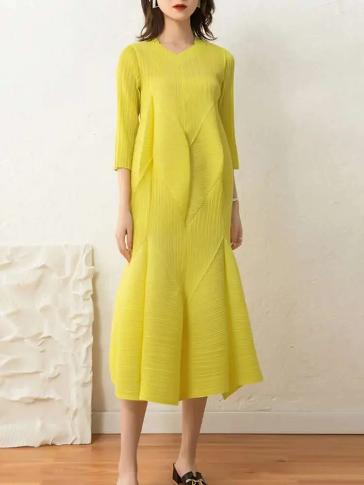 LANMREM Elegant Pleated Dress V Neck Long Sleeve Mid Length Loose Versatile Dresses For Women 2024 New Spring Fashion 2Q1162